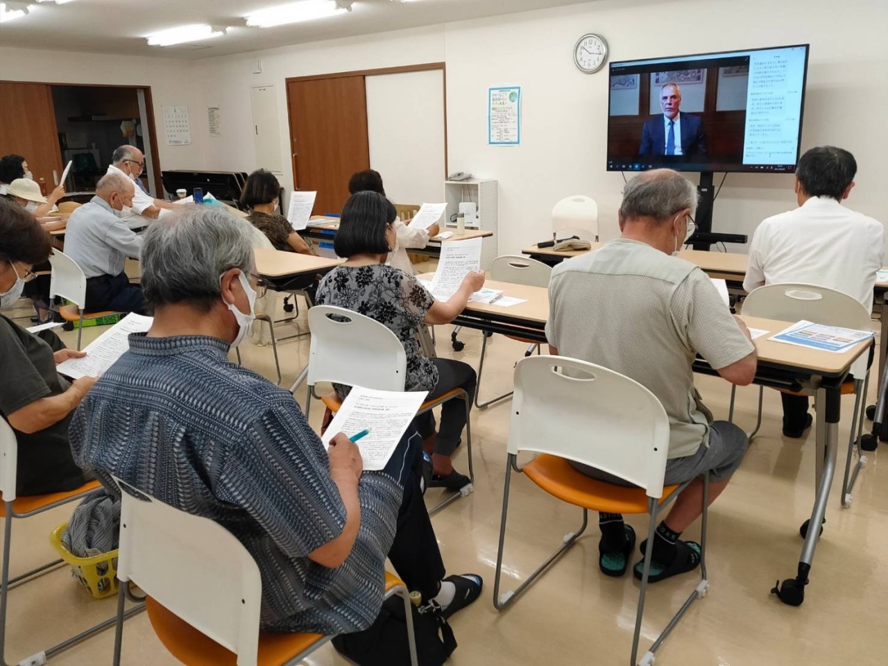 手をつなごう！核兵器のない世界と未来へ！